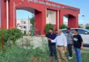 नगर निगम की सुस्ती के चलते रुद्रपुर मेडिकल कॉलेज के मुख्य द्वार के आगे खुला नाला दे रहा जनस्वास्थ्य आपदा को दस्तक