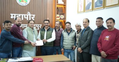 श्री सिद्धेश्वर नाथ शिव शक्ति मंदिर समिति ने महापौर को सौंपा ज्ञापन – मंदिर में निर्माण कार्य कराने की लगाई गुहार, महापौर ने किया आश्वस्त