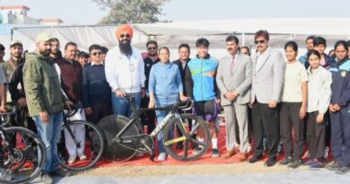 साइकिलिंग में ओलंपिक मेडल को बनाए लक्ष्य : रेखा आर्या  रुद्रपुर में नेशनल ट्रैक साइकिलिंग चैंपियनशिप के खिलाड़ियों का बढ़ाया उत्साह  देश भर के 600 से ज्यादा साइकिलिस्ट कर रहे हैं शिरकत