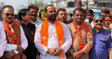 किच्छा बाजार में होली की धूम, सांसद प्रतिनिधि विपिन जालोतरा ने व्यापारियों को दी शुभकामनाएं