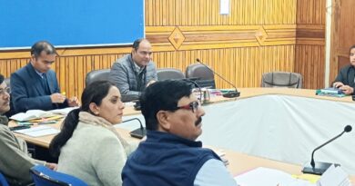 चम्पावत: अपराध में कमी, राजस्व वादों के निस्तारण पर सख्ती — डीएम की समीक्षा बैठक में सख्त निर्देश