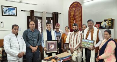 चम्पावत: UPSC में 69वीं रैंक पाने वाले अनुज पंत का हुआ सम्मान, जिलाधिकारी ने दी बधाई