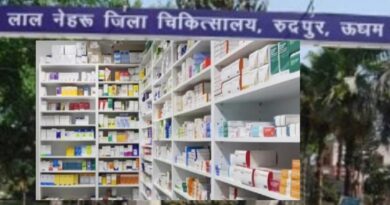रुद्रपुर जिला चिकित्सालय में मरीजों से लूट का आरोप, एक लाइसेंस पर दो मेडिकल स्टोर संचालित