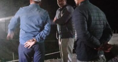 स्वाला में रात में पहुंचे जिलाधिकारी, सड़क निर्माण कार्य तेज करने के निर्देश