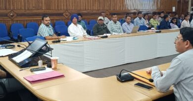 NHM समीक्षा बैठक में डीएम सख्त, स्वास्थ्य सेवाओं में लापरवाही पर कार्रवाई की चेतावनी