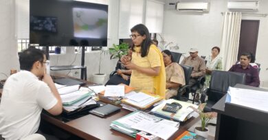 सीडीओ दिवेश शाशनी ने बाल संरक्षण व्यवस्था पर कसी लगाम, ड्रॉपआउट बच्चों और बाल विवाह रोकथाम को लेकर दिए सख्त निर्देश ईंट भट्टों पर श्रमिकों के बच्चों की शिक्षा सुनिश्चित करने, बाल विवाह हॉटस्पॉट चिन्हित करने और स्कूलों में जागरूकता अभियान चलाने के निर्देश