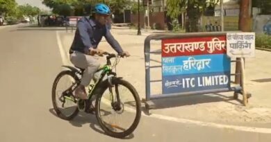डीएम मयूर दीक्षित पैदल तो एआरटीओ निखिल शर्मा साइकिल से पहुंचे दफ्तर! हरिद्वार में बदली अफसरशाही की तस्वीर ईंधन बचत और पर्यावरण संरक्षण को लेकर प्रशासनिक अधिकारियों की अनोखी पहल, जनता ने की जमकर सराहना