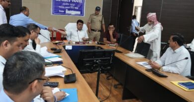 तहसील दिवस में 09 शिकायतें दर्ज, 08 का मौके पर निस्तारण डीएम नितिन सिंह भदौरिया ने अधिकारियों को संवेदनशील होकर समस्याएं सुनने के दिए निर्देश