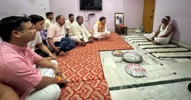 मुख्यमंत्री धामी ने खटीमा में शोक संतप्त परिवारों से की मुलाकात, जनसमस्याएं भी सुनीं