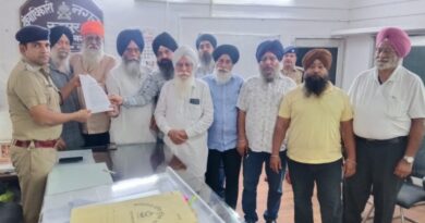 रुद्रपुर में सिख समाज ने आशीष नेगी के खिलाफ FIR की मांग उठाई, पुलिस को सौंपा शिकायती पत्र
