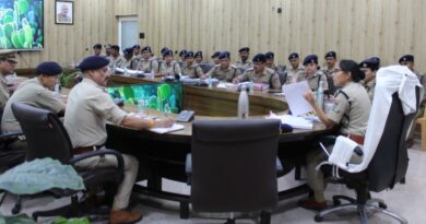 चम्पावत: आईजी कुमाऊँ ने भारत-नेपाल सीमा सुरक्षा का लिया जायजा, पुलिस अधिकारियों संग की समीक्षा बैठक