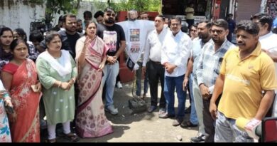 जंतर-मंतर लाठीचार्ज के विरोध में कांग्रेस ने फूंका भाजपा सरकार का पुतला