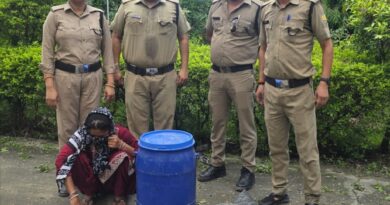 रुद्रपुर में आबकारी विभाग की बड़ी कार्रवाई, 150 लीटर अवैध कच्ची शराब और 3000 किलो लहन नष्ट
