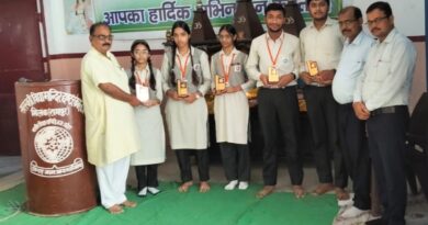 मिलक के सरस्वती विद्या मंदिर इंटर कॉलेज में वेश प्रतियोगिता का आयोजन, मेधावी छात्र-छात्राएं हुए सम्मानित