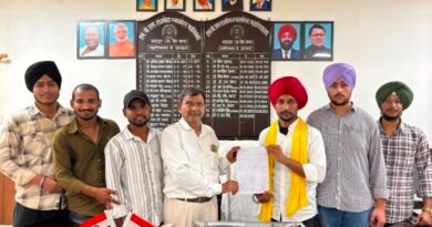 स्नातक प्रथम वर्ष की सीटें बढ़ाने की मांग, छात्रसंघ ने कुमाऊं विश्वविद्यालय को सौंपा ज्ञापन