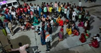 लालपुर में ओवरलोड बस पकड़ी, 168 सवारियां मिलीं; बिना टैक्स-परमिट के वाहन सीज