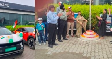 कुमार ऑटो व्हील्स ने निकाली इलेक्ट्रिक वाहनों की भव्य तिरंगा रैली, दिया प्रदूषण से आजादी का संदेश
