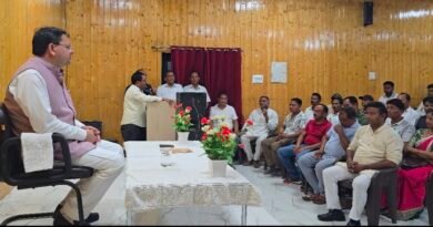 मुख्यमंत्री ने थारू जनजाति समाज से किया संवाद, सुनी समस्याएं और सुझाव