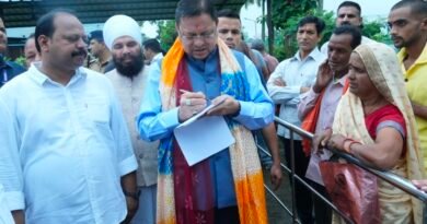 सीएम ने खटीमा कैंप कार्यालय में सुनीं जनसमस्याएं, अधिकारियों को त्वरित समाधान के निर्देश