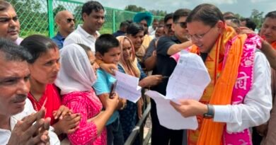 सीएम धामी ने सुनीं जनसमस्याएं, अफसरों को दो टूक—दफ्तरों के चक्कर न कटवाएं खटीमा में आमजन और जनप्रतिनिधियों से मिले मुख्यमंत्री, शिकायतों के प्राथमिकता पर निस्तारण के निर्देश