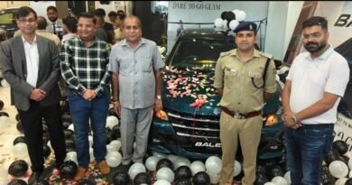 नेक्सा रूद्रपुर में नई बलेनो का भव्य लॉन्च पुलिस उपाधीक्षक वैभव सैनी ने किया नई बलेनों का अनावरण, आधुनिक अंदाज में बाजार में दस्तक डायरेक्टर पुनीत अग्रवाल व अंकित मित्तल समेत कंपनी के अधिकारी और कर्मचारी रहे मौजूद