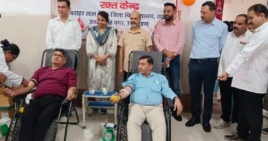 प्रधानमंत्री मोदी के जन्मदिवस पर रुद्रपुर मेडिकल कॉलेज में रक्तदान शिविर सीएमओ डॉ. संजीव गोस्वामी और प्राचार्य डॉ. सी.पी. भैंसोड़ा ने स्वयं रक्तदान कर किया प्रेरित, 15 लोगों ने किया स्वैच्छिक रक्तदान