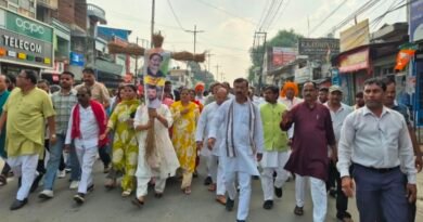 किच्छा निकाय चुनाव विवाद पर भाजपा का तीखा प्रदर्शन, कांग्रेस का पुतला दहन कर राजेश प्रताप सिंह की तत्काल गिरफ्तारी की मांग