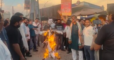 जाफरपुर चौराहे पर कांग्रेस ने फूंका भाजपा सरकार का पुतला, ठुकराल बोले- विधायक बेहड़ से अभद्रता लोकतांत्रिक मर्यादाओं पर हमला