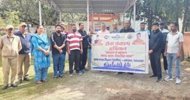 चम्पावत में वृहद स्वच्छता अभियान, अधिकारियों-कर्मचारियों ने किया श्रमदान