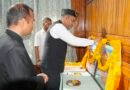 गांधी-शास्त्री जयंती पर चम्पावत में श्रद्धापूर्वक नमन जिलाधिकारी मनीष कुमार ने माल्यार्पण कर दोनों महापुरुषों के आदर्शों को अपनाने का किया आह्वान