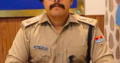 सड़क हादसों पर लापरवाही बरतने पर SSP अजय गणपति का सख्त एक्शन, दो चौकी प्रभारी लाइन हाजिर कुण्डा में भीषण सड़क हादसे में तीन लोगों की मौत के बाद कार्रवाई, जनसुरक्षा और जवाबदेही को लेकर एसएसपी ने दिया कड़ा संदेश