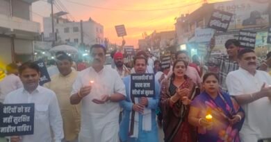 ममता रानी के नेतृत्व में अंकिता भंडारी को न्याय दिलाने सड़कों पर उतरी कांग्रेस, रुद्रपुर में निकाला कैंडल मार्च दुष्यंत गौतम की राज्यपाल पद पर नियुक्ति वापस लेने की उठाई मांग, न्याय मिलने तक संघर्ष जारी रखने का संकल्प