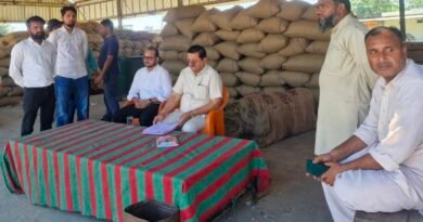 धान क्रय केंद्रों का मुख्य कृषि अधिकारी ने किया निरीक्षण, लापरवाही पर कार्रवाई की चेतावनी किसानों को धान बेचने में नहीं होनी चाहिए कोई परेशानी, क्रय केंद्रों पर सुविधाएं दुरुस्त रखने के निर्देश